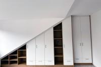 Schrank unter einer Dachschrägen, Maßgefertigt