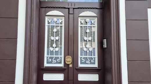 Denkmal-geschützte Tür 