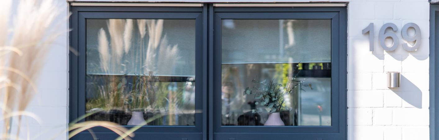 Kunststoff-Aluminium-Fenster in saniertem Reihenhaus